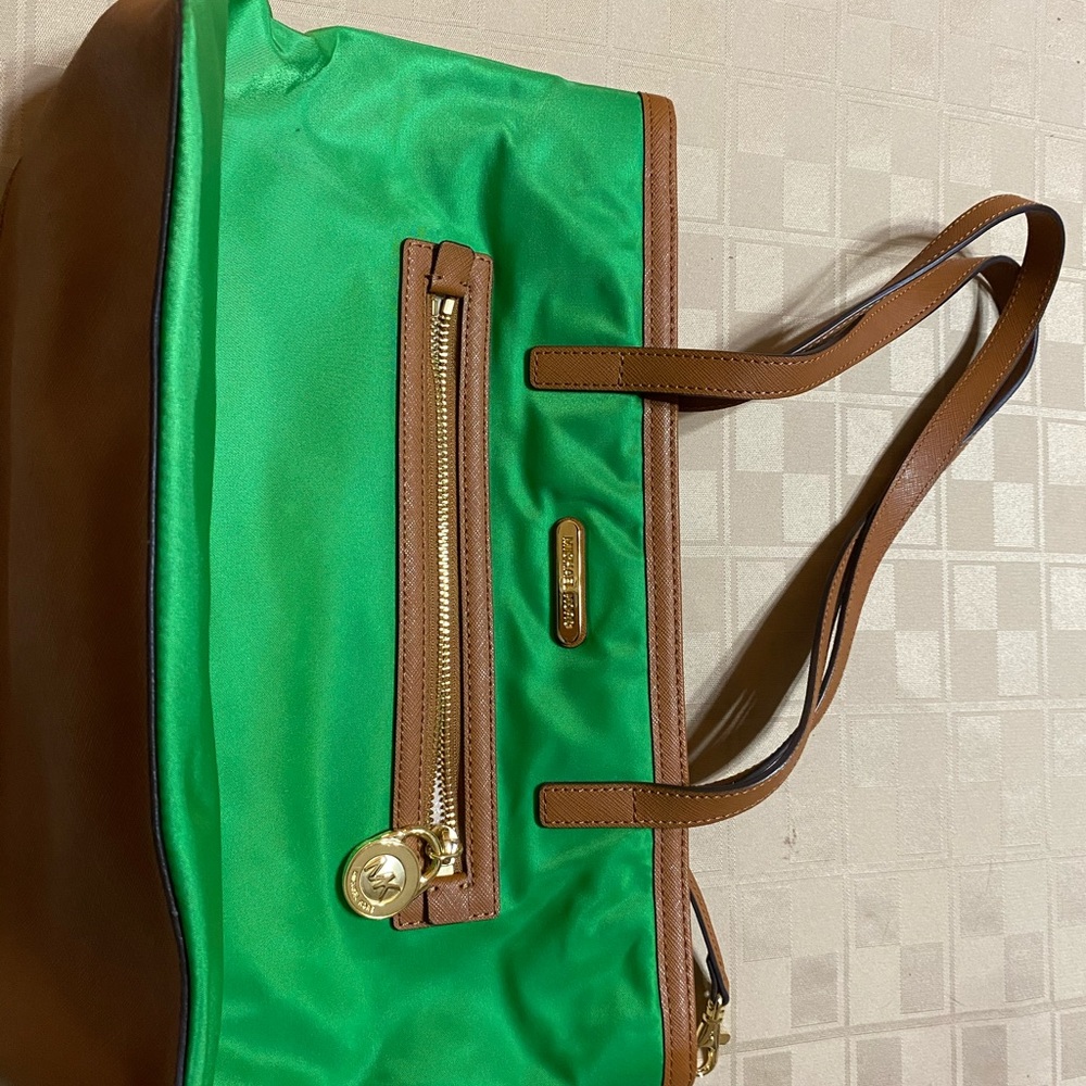 NWOT MICHAEL KORS Women’s Kelly Green Satin Tote Bag Purse 14” X 9” Gold Accent